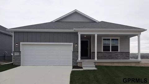 5556 N 187 St, Elkhorn, NE 68022