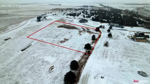 1370 Lakeview Ln, Beatrice, NE 68310 photo 3