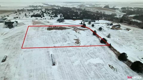 1370 Lakeview Ln, Beatrice, NE 68310 photo 2