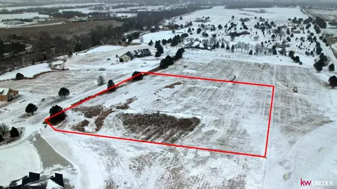 1370 Lakeview Ln, Beatrice, NE 68310