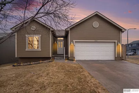 13723 S 14th St, Bellevue, NE 68123
