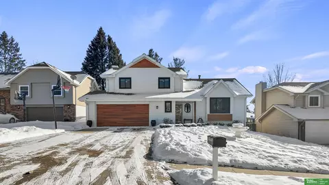 15617 Capitol Cir, Omaha, NE 68118