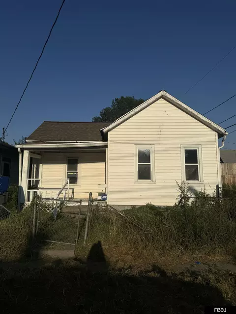 315 N 9th St, Council Bluffs, IA 51503