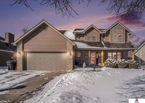 2921 Crown Pointe Rd, Lincoln, NE 68506