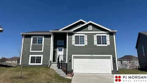 14914 Leeman Cir, Bennington, NE 68007