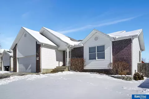 5032 NW 10th St, Lincoln, NE 68521