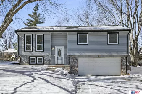6127 NW 10th St, Lincoln, NE 68521