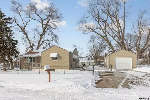 2505 N 84th St, Omaha, NE 68118