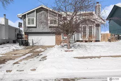 8212 Vernon Ave, Omaha, NE 68134