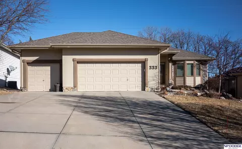 333 S 169 Cir, Omaha, NE 68118