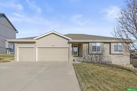 19512 Cleveland St, Elkhorn, NE 68022