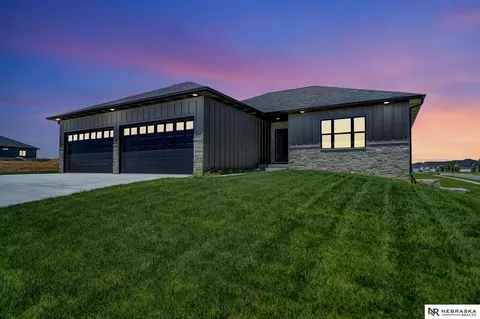 10540 Freedom Ln, Lincoln, NE 68527