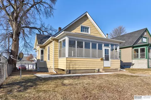 5122 S 38th St, Omaha, NE 68107