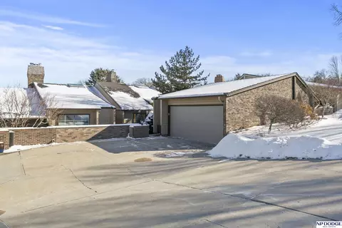 905 S 112th Plz, Omaha, NE 68154