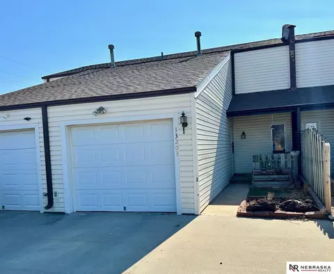 13203 Glenn St, Omaha, NE 68138