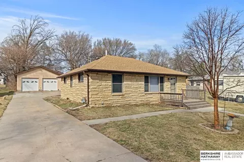 621 S 53 St, Lincoln, NE 68510