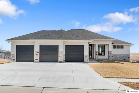 16055 Center West Haden Dr, Bennington, NE 68007