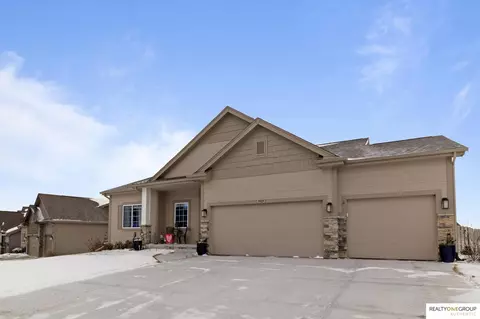 19025 Redwood St, Omaha, NE 68136