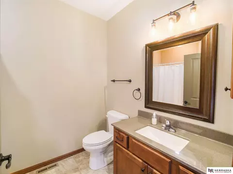 Bath - 356 S 89 St, Lincoln, NE 68520 photo 3 of 3