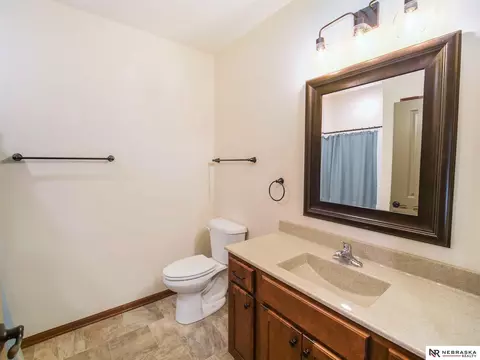 Bath - 356 S 89 St, Lincoln, NE 68520 photo 2 of 3