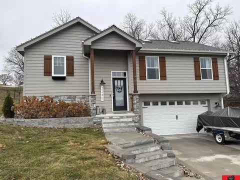 2280 Davis Dr, Blair, NE 68008