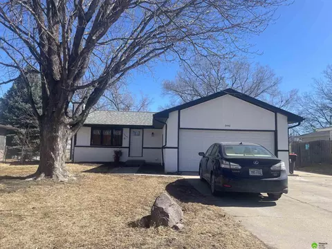 2440 SW 18th St, Lincoln, NE 68522