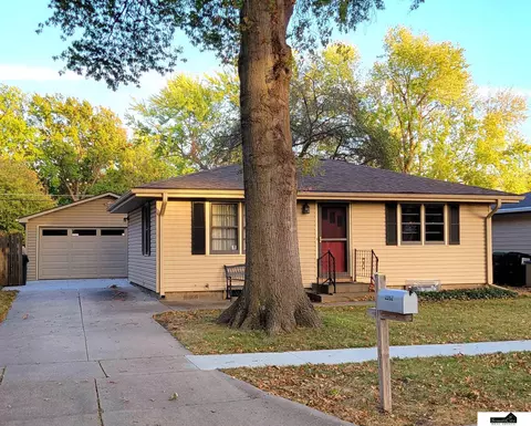 2352 S 60th St, Lincoln, NE 68506