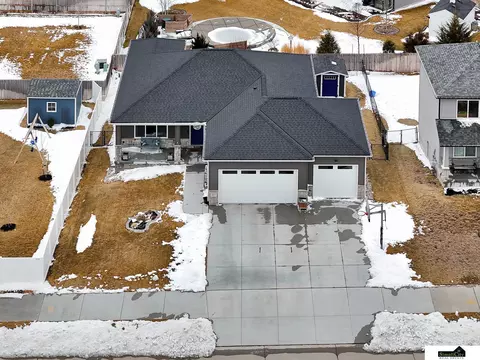 315 Woodland Blvd, Hickman, NE 68372