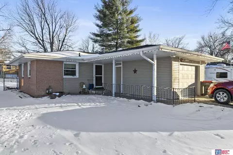 1130 Meadow Dale Dr, Lincoln, NE 68505