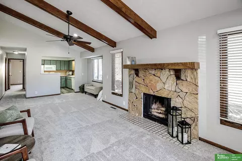 5832 Valley Cir, Omaha, NE 68132