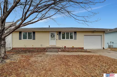2710 NW 49th St, Lincoln, NE 68524