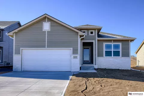 15979 Kempten Creek Dr, Bennington, NE 68007