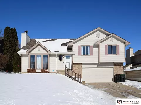 15904 O Cir, Omaha, NE 68135