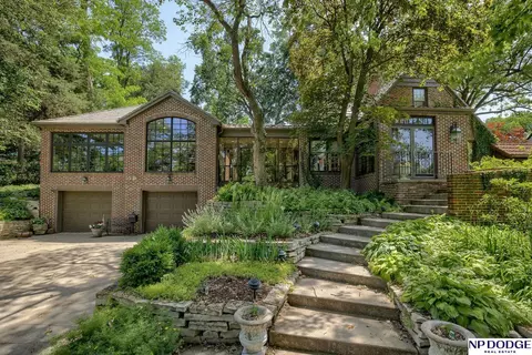 5913 Jones St, Omaha, NE 68106