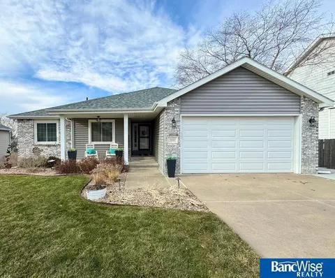 3111 Pointe Cir, Lincoln, NE 68506