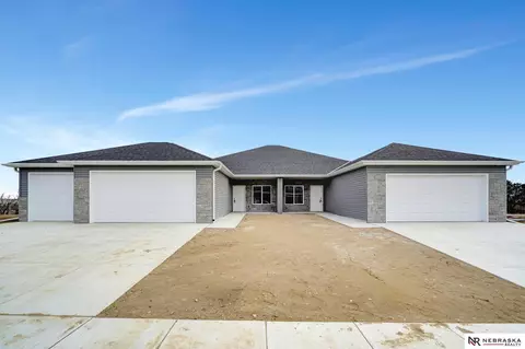 4359 Woodside Village Dr, Lincoln, NE 68528