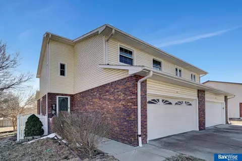 3921 Pioneers Blvd, Lincoln, NE 68516