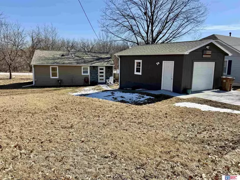 322 Locust Ave, Seward, NE 68434