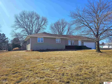 407 E Ash St, Wilber, NE 68465 photo 2