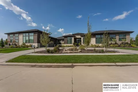 1528 S 218 St, Elkhorn, NE 68022