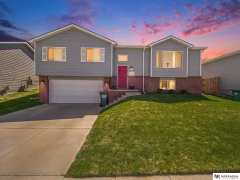 2833 W Peach St, Lincoln, NE 68522