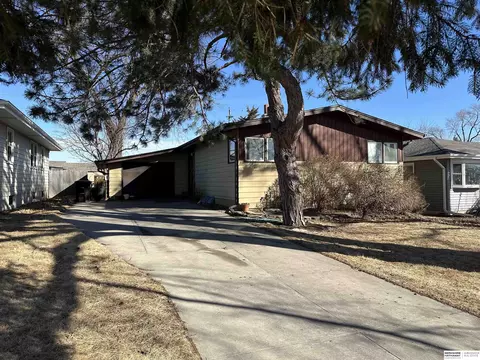 6914 B St, Omaha, NE 68106