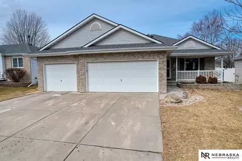 2230 Breckenridge Dr, Lincoln, NE 68521