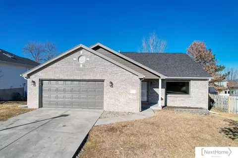 7655 Brummond Dr, Lincoln, NE 68516