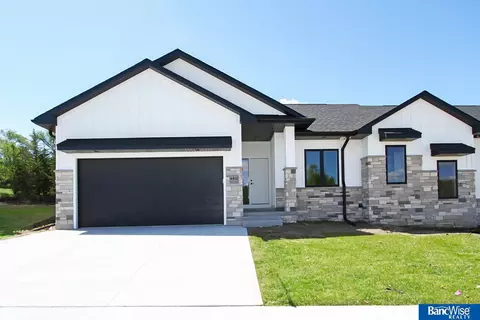 6851 Weigel Bay Bay, Lincoln, NE 68516