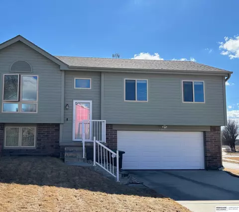11815 Newport Ave, Omaha, NE 68164