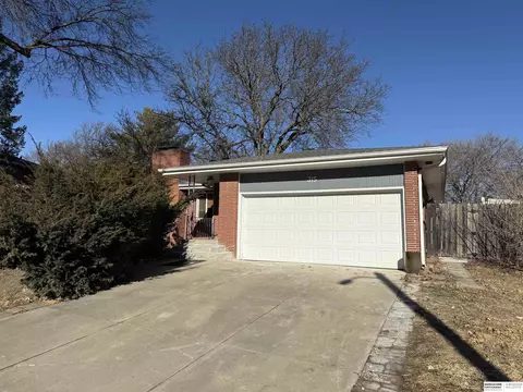 315 Eastridge Dr, Lincoln, NE 68510