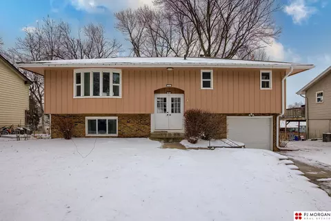 5511 S 105 St, Omaha, NE 68127