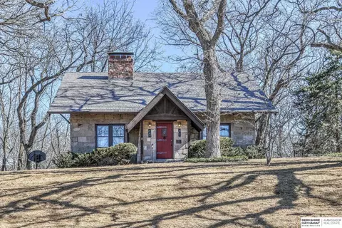 711 Bellevue Blvd S, Bellevue, NE 68005