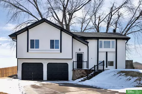 6839 S 73 Ave, Omaha, NE 68127